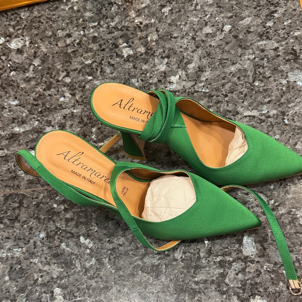 Altramercе Green Pointed Slingback Heels with Mid Heel